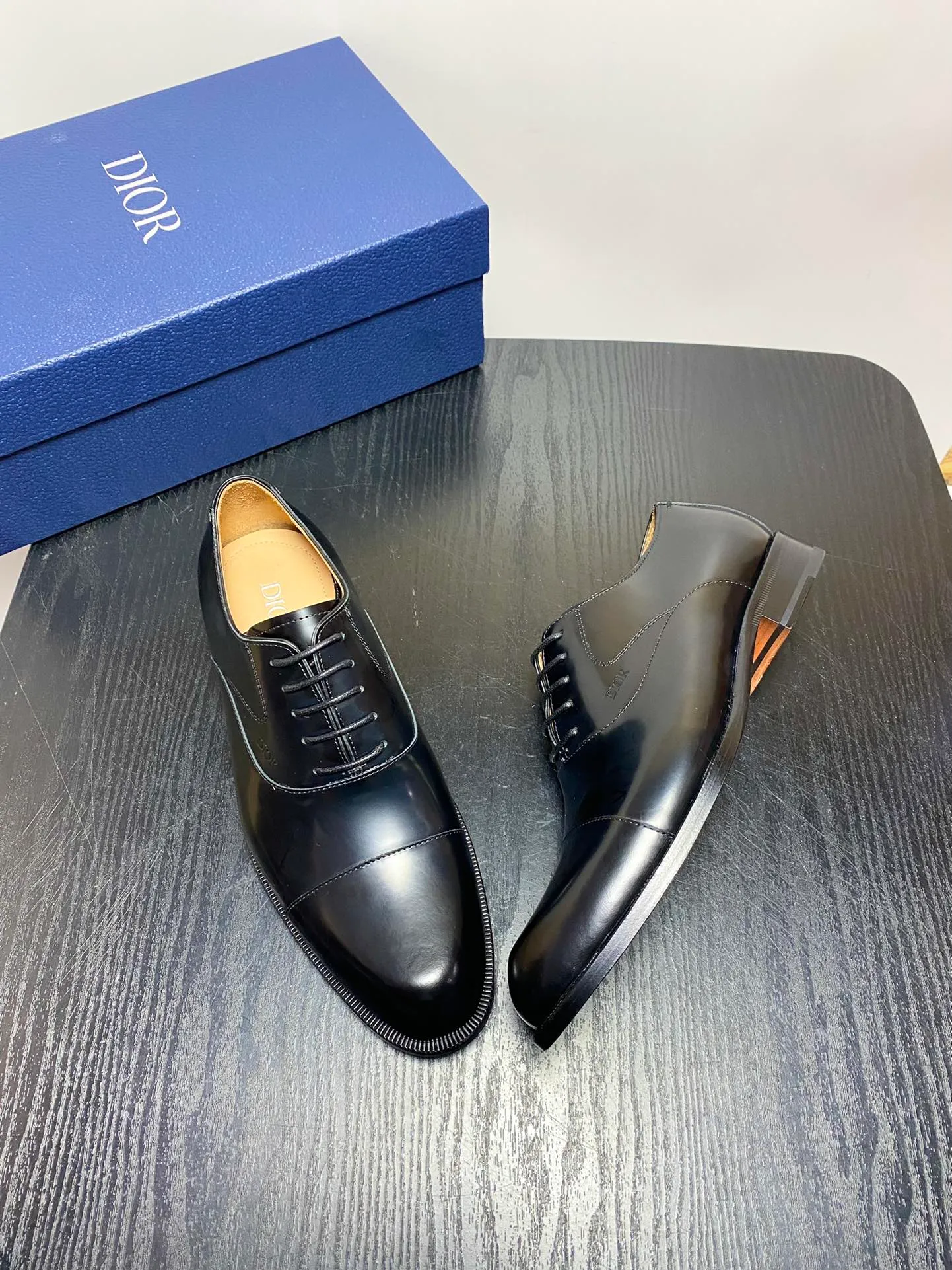 Men's shoes 💰960 Dior Derby shoes | Genuine leather sole formal leather shoes | Carefully crafted with open-edge beaded cowhide | Water-dyed cowhide lining | With classic lace-up closure | Exquisite embossed brand logo on the side | Glossy stacked heel design enhances style | Can be matched with formal or casual looks Size: 39-44 (customized at 38.45.46)